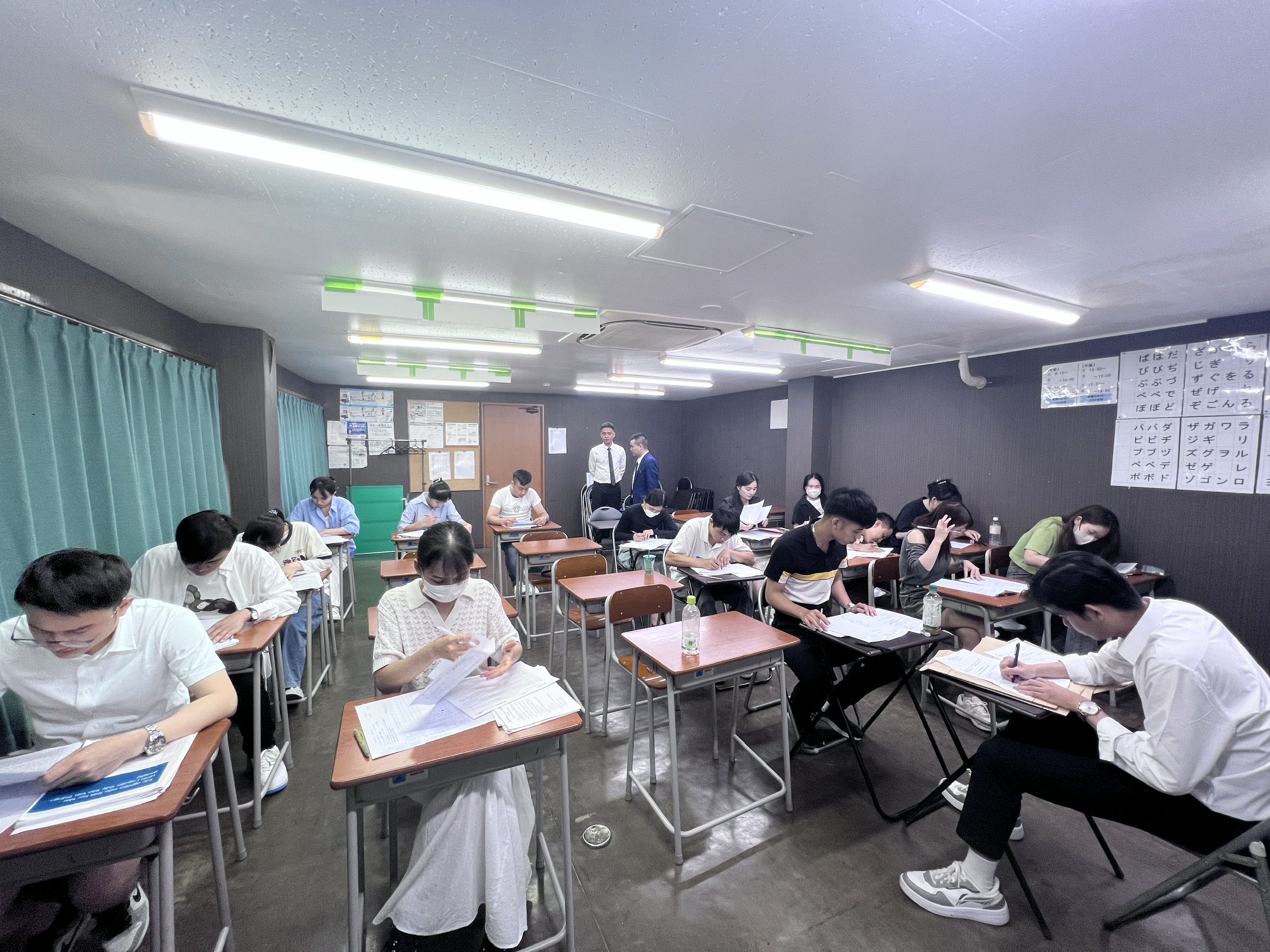 Học viên trong giờ học